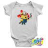 Uomo Minions Pompiere Cattivissimo Baby Onesie.jpg